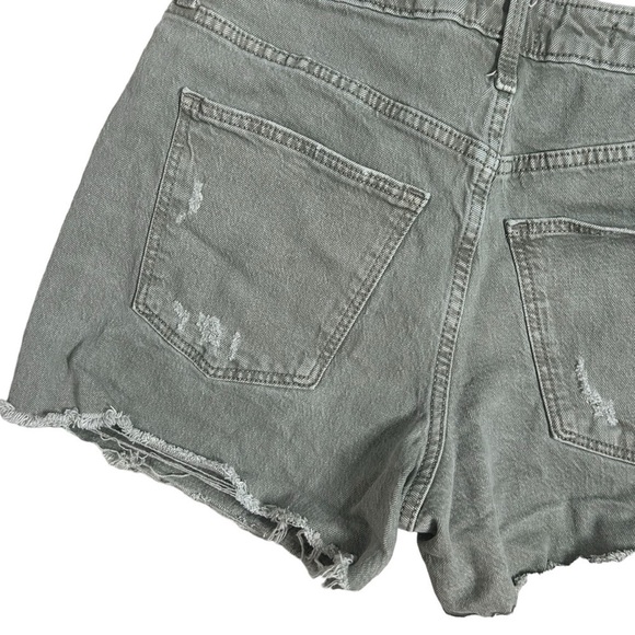 Universal Thread Vintage Midi Gray Denim Shorts - Picture 6 of 9